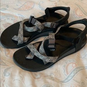 Women size 10 chaco black and white